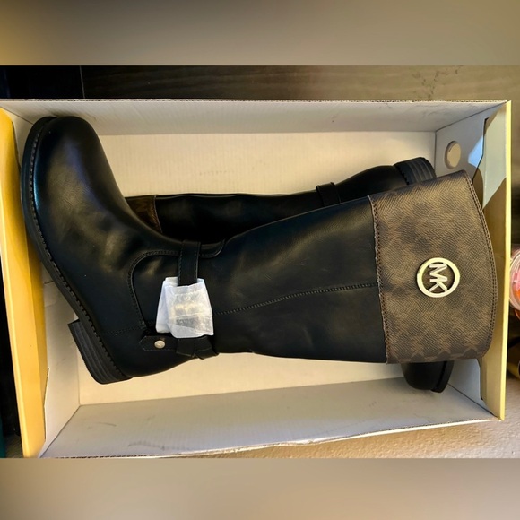 MICHAEL KORS BIG GIRLS ENDER BOOTS - Picture 1 of 2